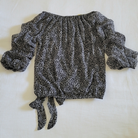 CeCe Cascading Puffy Sleeves Top - Picture 2 of 13